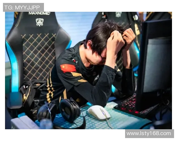 和平精英战场上的荣耀与坚持：RNG战队的奋斗历程全景回顾